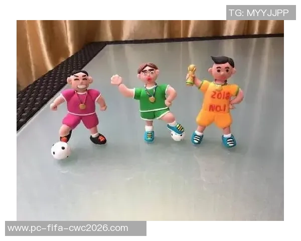 耐克足球Strike系列全新发布引领球场风潮助力每一位足球爱好者的梦想实现